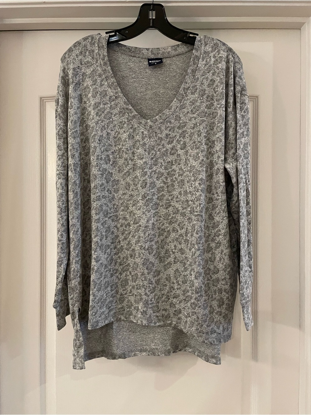 Spirit Soft V-Neck Long Sleeve Top - Light Gray Animal Print Large